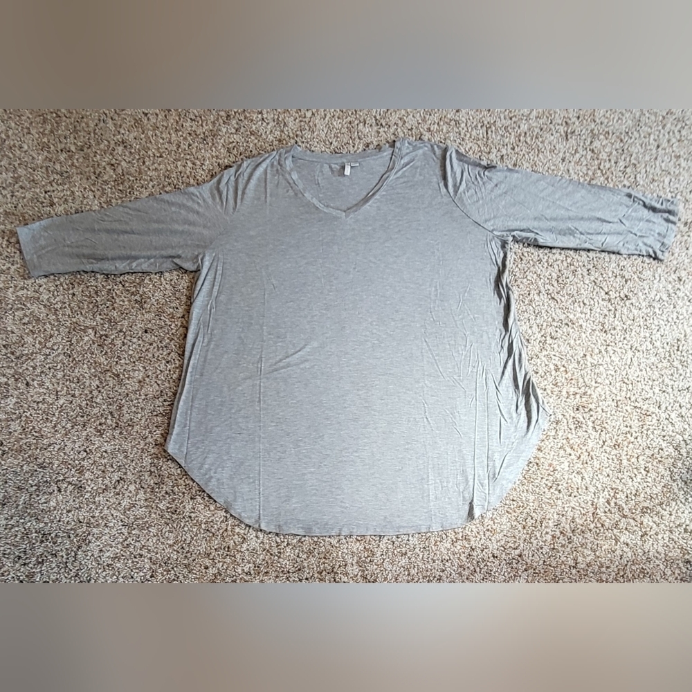 CATO Plus Size Gray Bracelet Sleeve V-Neck Tunic Top - Size 18/20W - Picture 2 of 9